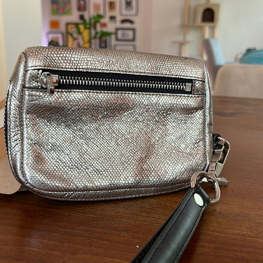 ALEXANDER WANG SILVER WRISTLET/FUMO CLUTCH WALLET NO SIGNS OF WEAR. LIKE NEW